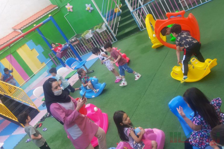مهد وپیش دبستانی دادمهر،مجموعه بازی و آموزش موسیقی، زبان، ژیمناستیک و….